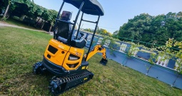 Novi Nekorišteni Mini bager 1800kg