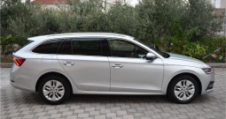 Škoda Octavia Combi 2.0 TDI Automatik -Ambilight,Kamera,DAB -Clever