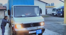 Mercedes 609 D sanduk s ceradom b kategorija (Rezervni dijelovi)