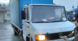 Mercedes 609 D sanduk s ceradom b kategorija (Rezervni dijelovi)