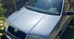 Prodajem auto Škodu Fabiu sedan classic 1 u voznom stanju. Auto nije registriran