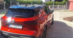 Prodaje se Nissan Qashqai, 2024.g., benzin, 71.500 km, crveni
