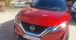 Prodaje se Nissan Qashqai, 2024.g., benzin, 71.500 km, crveni