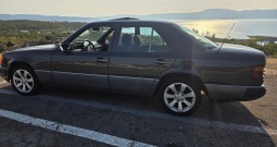 Mercedes 124 200D reg 09/27
