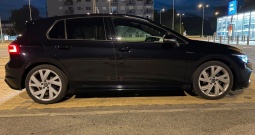 VW Golf 8 R-Line 1.5 TSI 110 kW – Matrix LED, grijana sjedala, 18" alu felge