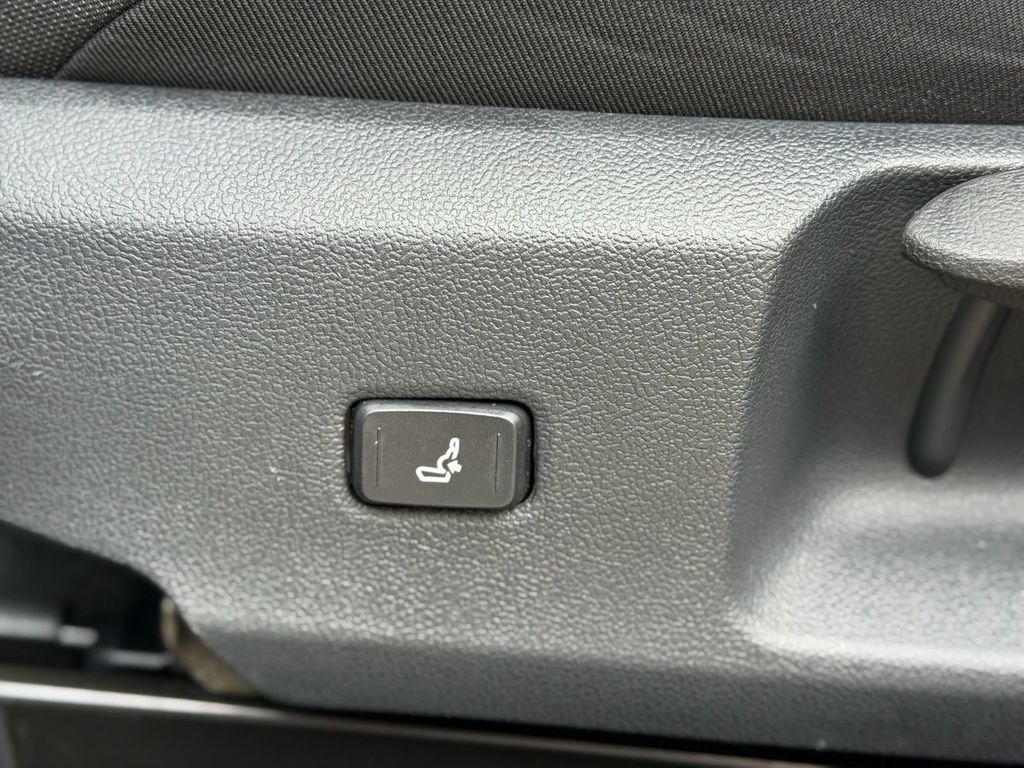 Toyota Corolla Touring Sports 1.8 Hybrid | Relax jamstvo | Servisna |