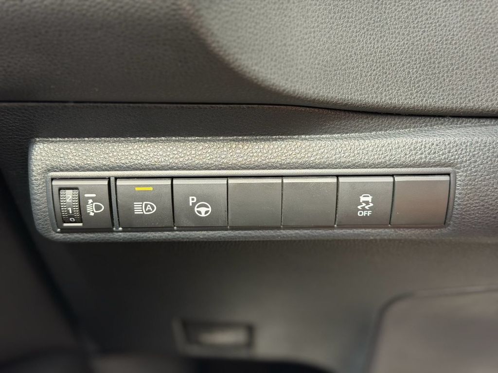 Toyota Corolla Touring Sports 1.8 Hybrid | Relax jamstvo | Servisna |