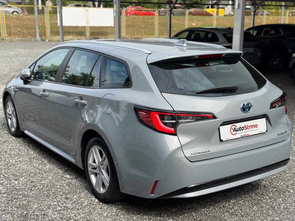 Toyota Corolla Touring Sports 1.8 Hybrid | Relax jamstvo | Servisna |