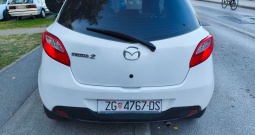 Mazda 2 Benz.
