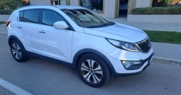 1.7 crd 140000km servisna, dva ključa, oštećenja od tuče