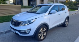 1.7 crd 140000km servisna, dva ključa, oštećenja od tuče