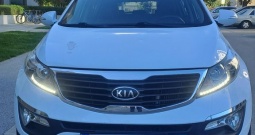 1.7 crd 140000km servisna, dva ključa, oštećenja od tuče