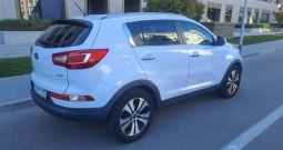 1.7 crd 140000km servisna, dva ključa, oštećenja od tuče