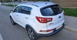 1.7 crd 140000km servisna, dva ključa, oštećenja od tuče