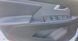 1.7 crd 140000km servisna, dva ključa, oštećenja od tuče