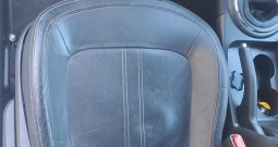1.7 crd 140000km servisna, dva ključa, oštećenja od tuče