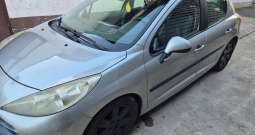 Peugeot 207 2009. godina