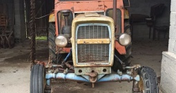 Traktor Ursus C-335 sa kabinom i kosom
