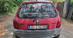 Opel Corsa 1.4i swing, crvena