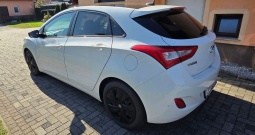 Hyundai i30 1.6 CRDi | 81 kw | kamera | panorama