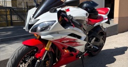 Yamaha R6 2006.