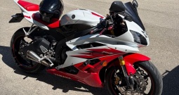 Yamaha R6 2006.
