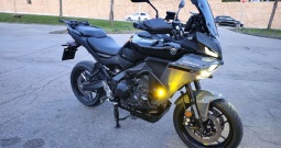 Yamaha Tracer 9, pun opreme, Chigee AIO 6 LTE + kamere, quickshifter, 2025 god.