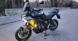 Yamaha Tracer 9, pun opreme, Chigee AIO 6 LTE + kamere, quickshifter, 2025 god.