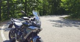 Yamaha Tracer 9, pun opreme, Chigee AIO 6 LTE + kamere, quickshifter, 2025 god.