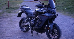 Yamaha Tracer 9, pun opreme, Chigee AIO 6 LTE + kamere, quickshifter, 2025 god.